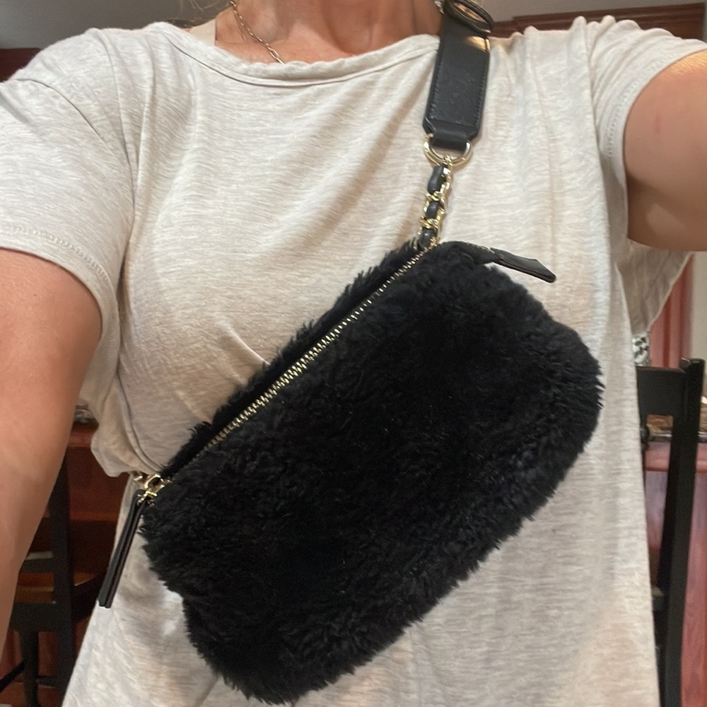 Black & Gold Fluffy Crossbody/Fanny pack bag - Picture 7 of 9